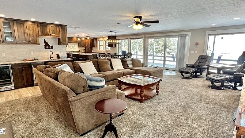 The Great Outdoors - Fantastic home - Lake Cascade - Game room - A/C - Lots of parking in Cascade, Idaho, United States — photo 4
