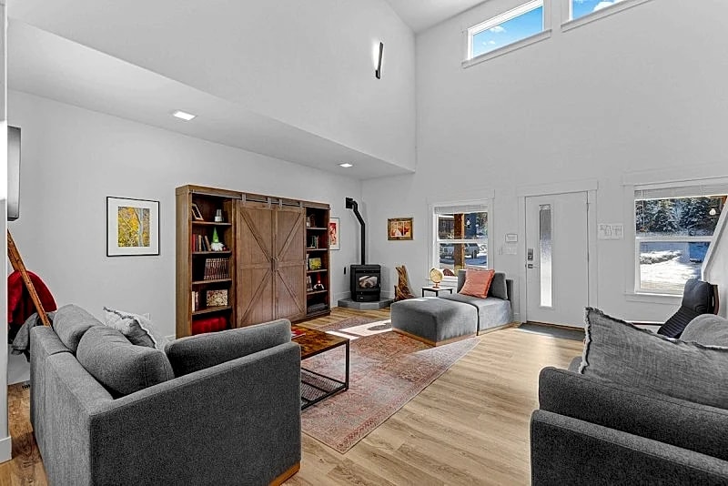 Sharlie's Chateau - Sleek, modern, new-build home near golf, park, and lake in McCall, Idaho, United States — photo 3