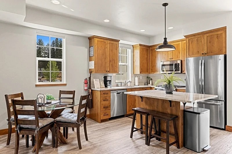New! Silverpine Getaway - downtown McCall - walk to lake - garage - 1 pet ok in McCall, Idaho, United States — photo 4