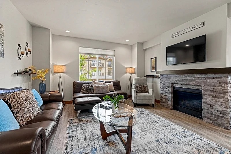 New! Silverpine Getaway - downtown McCall - walk to lake - garage - 1 pet ok in McCall, Idaho, United States — photo 3