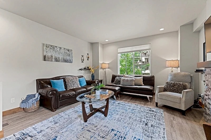 New! Silverpine Getaway - downtown McCall - walk to lake - garage - 1 pet ok in McCall, Idaho, United States — photo 2