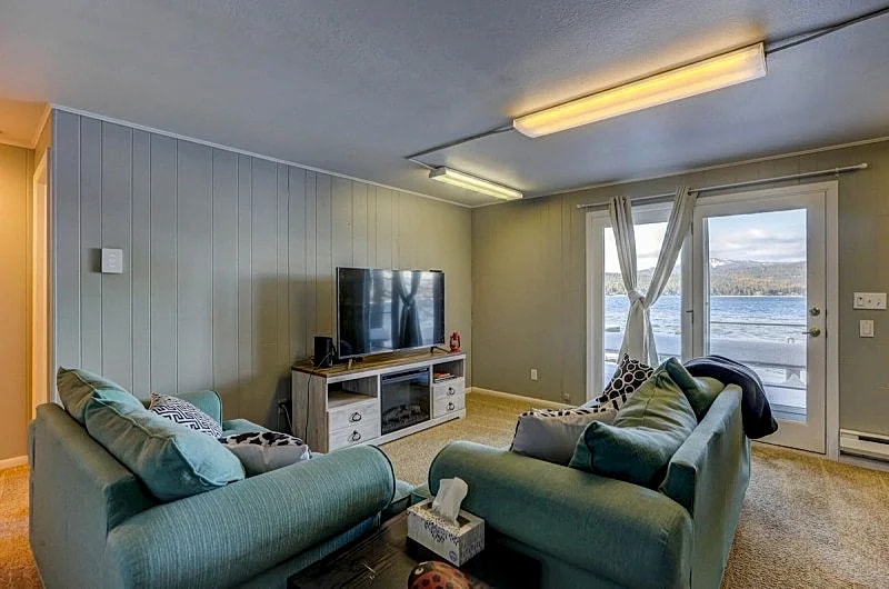Almost Heaven-Lakefront-Shared dock w/Annie's Place-Rent both for a 6-room getaway for large groups! in McCall, Idaho, United States — photo 3