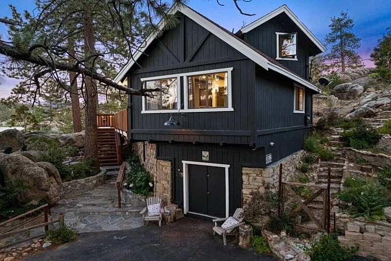 Black Fox Cottage - Stunning Lakefront w/Dock/Views/Fire pit - Big Bear Lake in Big Bear Lake, California, United States — photo 4