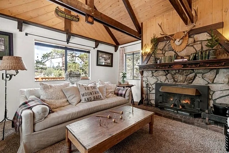 Black Fox Cottage - Stunning Lakefront w/Dock/Views/Fire pit - Big Bear Lake in Big Bear Lake, California, United States — photo 3
