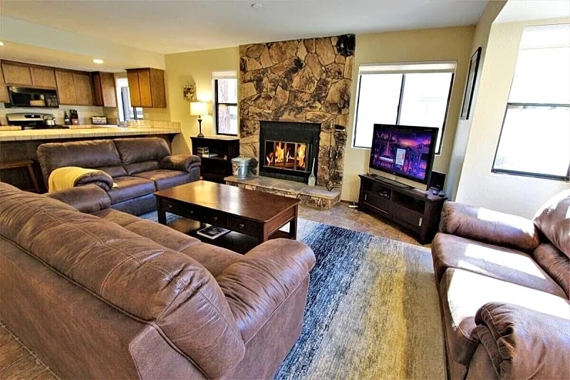 Summit Ski Shack - Steps to Snow Summit Resort - Big Bear Lake in Big Bear Lake, California, United States — photo 3
