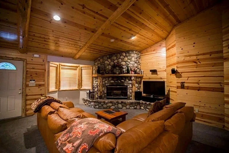Casa de DeCarlo - Luxury w/Spa/Foosball/Near Summit - Big Bear Lake in Big Bear Lake, California, United States — photo 4