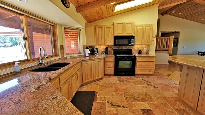 Lakeside Oasis - Lake/Marina Views/Hot Tub/Dogs OK - Big Bear Lake in Big Bear Lake, California, United States — photo 4