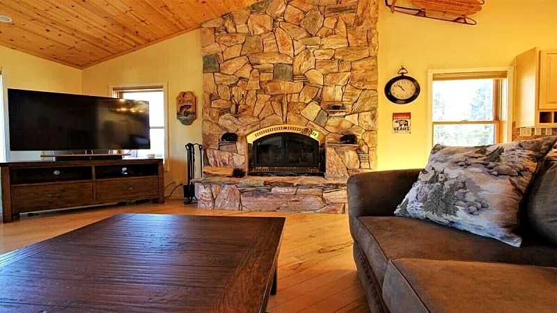 Lakeside Oasis - Lake/Marina Views/Hot Tub/Dogs OK - Big Bear Lake in Big Bear Lake, California, United States — photo 5