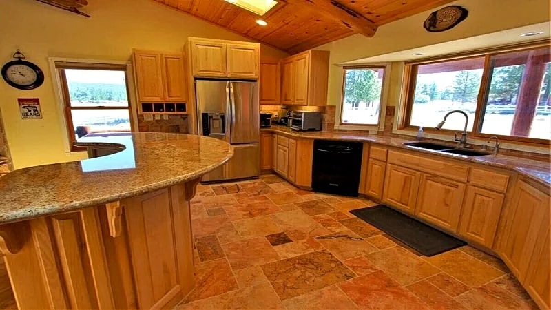 Lakeside Oasis - Lake/Marina Views/Hot Tub/Dogs OK - Big Bear Lake in Big Bear Lake, California, United States — photo 3