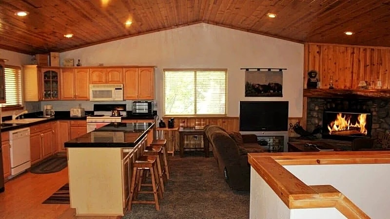 Aspen Glen - Hot Tub/Game Tables/Dogs OK - Big Bear Lake in Big Bear Lake, California, United States — photo 5