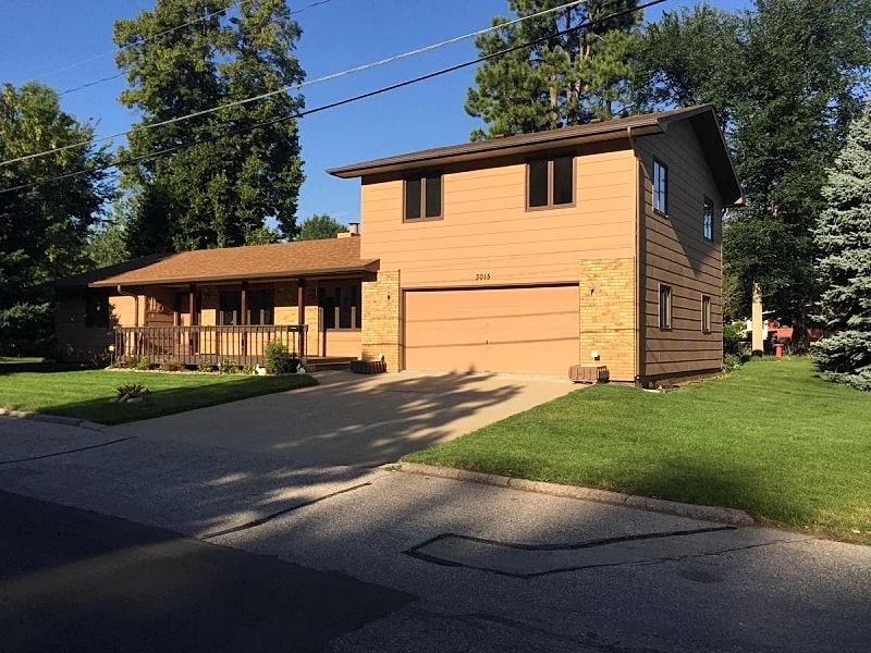 Cougar Lodge Vacation Home Thirty Minutes from Mt Rushmore - In Rapid City On Canyon Lake Thirty Minutes from Mt Rushmore in Rapid City, South Dakota, United States — photo 2