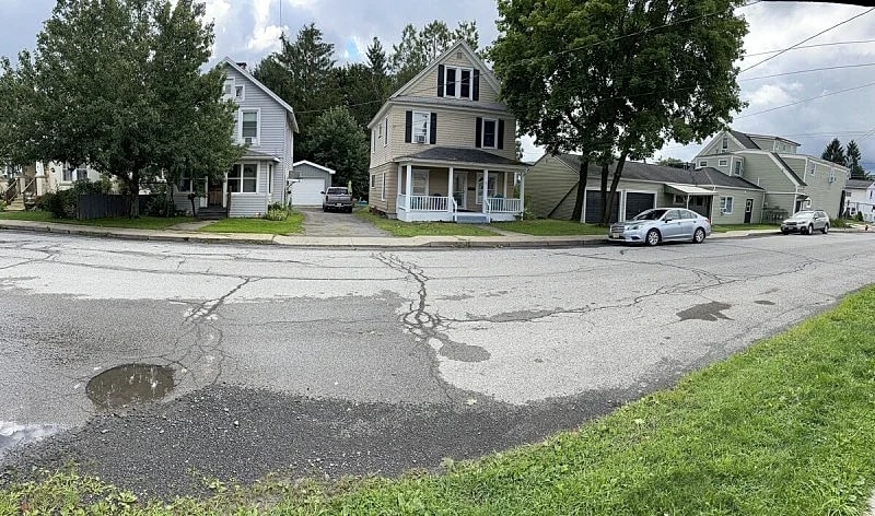 1st Class Rentals: Munson Manor III, 5 Bedrooms, 2 Baths, Prime Oneonta Location