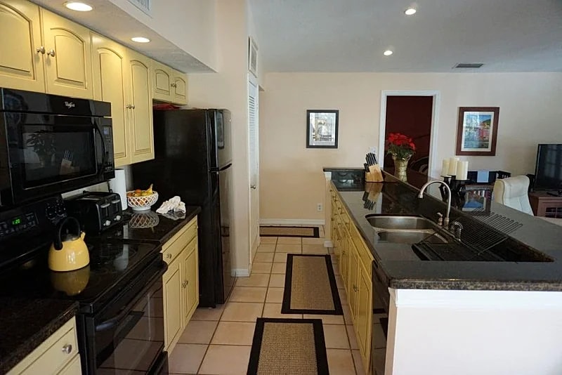 Lovely, Large, Private 2 BR, 2 BA Tennis Villa with HURRICANE REFUND! in Vero Beach, Florida, United States — photo 5