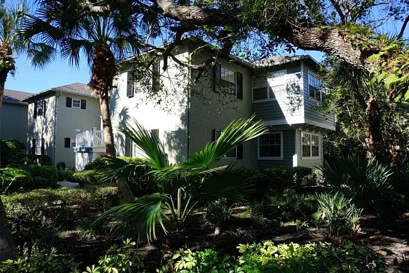 Lovely, Large, Private 2 BR, 2 BA Tennis Villa with HURRICANE REFUND! in Vero Beach, Florida, United States — photo 4