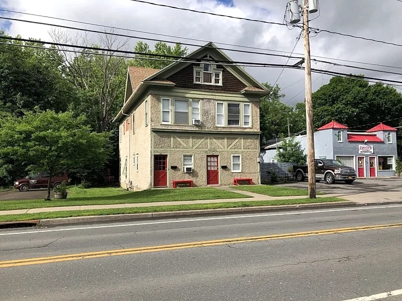 1st Class Rentals Munson Manor V located just a 1/2 mile from All Star Village