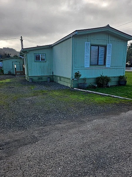 Newly-Furnished 2BR Manufactured Home with Rec Room in a Quiet Area - Gold Beach