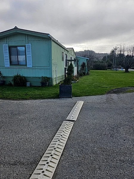 Newly-Furnished 2BR Manufactured Home with Rec Room in a Quiet Area - Gold Beach in Gold Beach, Oregon, United States — photo 2