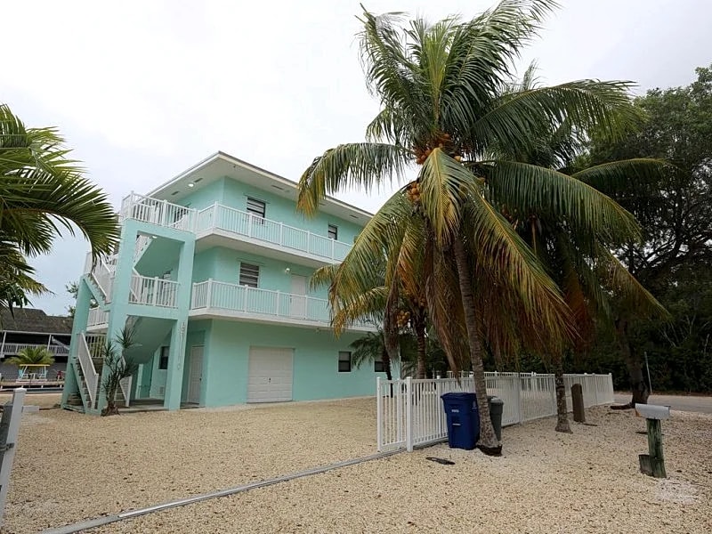 Spectacular Waterfront Ocean side 4/4 3 story home with Pool & 60 Ft Dock in Key Largo, Florida, United States — photo 5