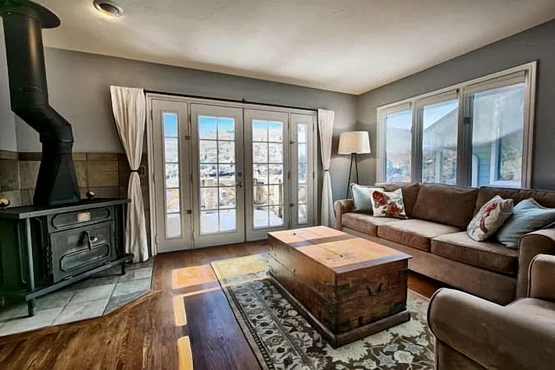 GREAT OLD TOWN LOCATION- SKI TO TOWN LIFT & STEPS TO MAIN ST!