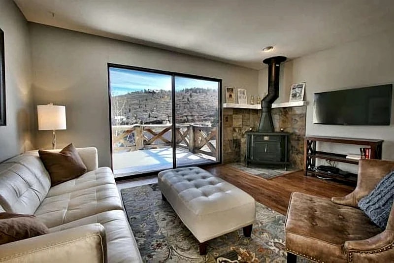 GREAT OLD TOWN LOCATION- SKI TO TOWN LIFT & STEPS TO MAIN ST!