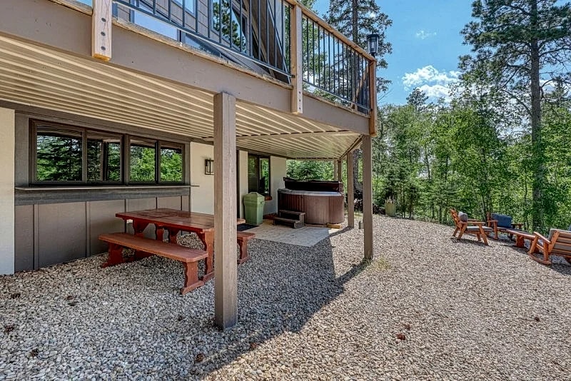 Ponderosa Peak - newly remodeled home with private hot tub, indoor sauna, Wifi and AC in Lead, South Dakota, United States — photo 3