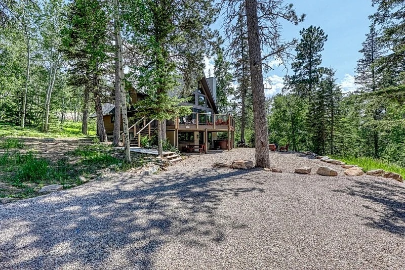 Ponderosa Peak - newly remodeled home with private hot tub, indoor sauna, Wifi and AC in Lead, South Dakota, United States — photo 2