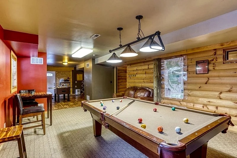 Whitetail Lodge - Game room, private hot tub and access to trails! in Lead, South Dakota, United States — photo 3