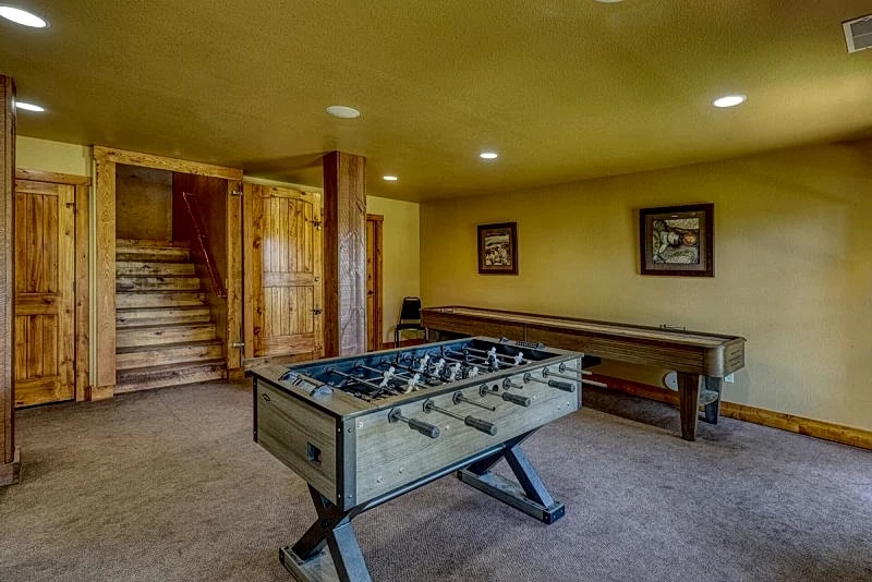 Ore Car Lodge - Outdoor fireplace! in Lead, South Dakota, United States — photo 2