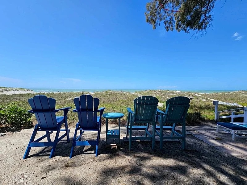 Beachfront Cottages (GULF) at Beautiful Sandy Shores on Gulf of Mexico in Indian Rocks Beach, Florida, United States — photo 3