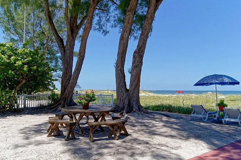 Beachfront Cottages (GULF) at Beautiful Sandy Shores on Gulf of Mexico in Indian Rocks Beach, Florida, United States — photo 5