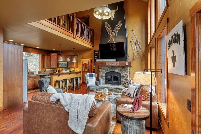 Lonestar Lodge - Hot tub! Wifi and private setting in Lead, South Dakota, United States — photo 4