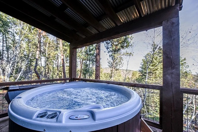 Lonestar Lodge - Hot tub! Wifi and private setting in Lead, South Dakota, United States — photo 2