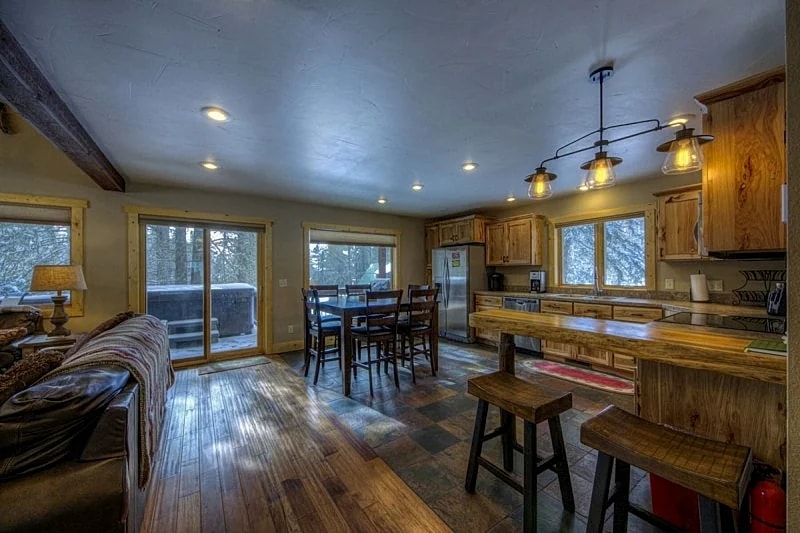 Sixteen Spoke Lodge - close to the slopes! in Lead, South Dakota, United States — photo 3