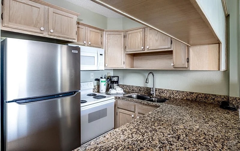 Wow!!! Updated Beach Front Resort 6th Floor Condo with amazing Gulf View in Destin, Florida, United States — photo 4