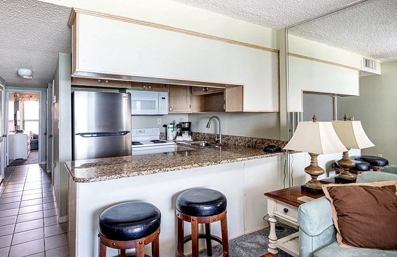 Wow!!! Updated Beach Front Resort 6th Floor Condo with amazing Gulf View in Destin, Florida, United States — photo 5