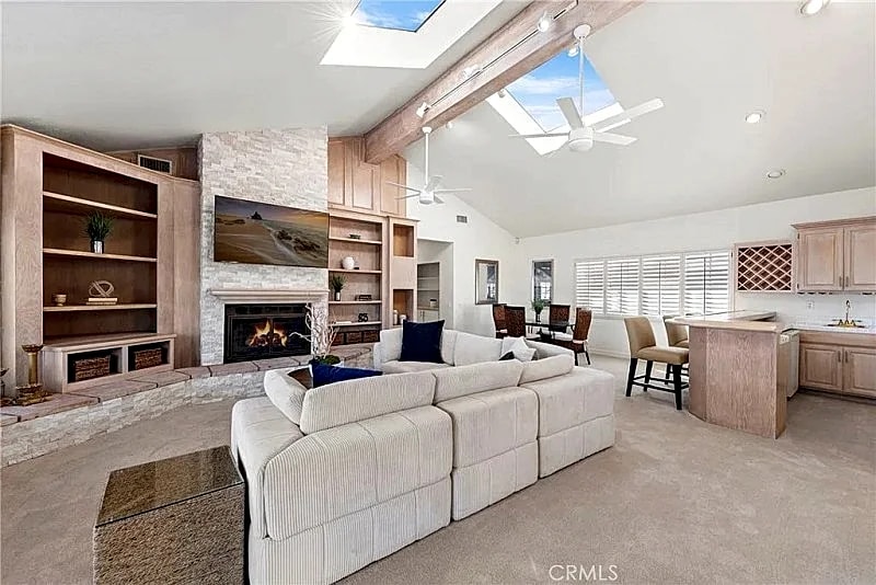Elegant 4-Bedroom Home Only Steps from Corona del Mar Beach, Newport Beach in Newport Beach, California, United States — photo 2