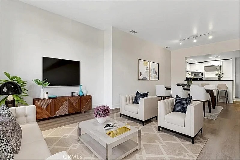 Elegant 2Bedroom Brownstone Oasis with Private Patio, Prime Palo Alto Location in Palo Alto, California, United States — photo 4