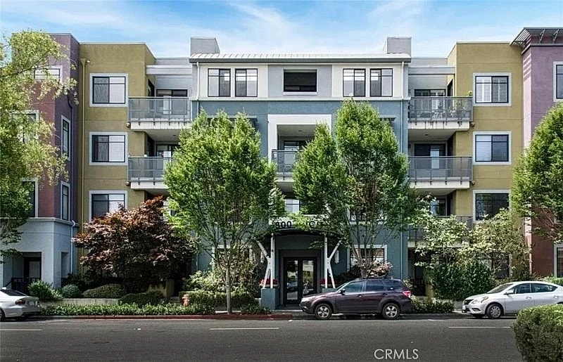 Elegant 2Bedroom Brownstone Oasis with Private Patio, Prime Palo Alto Location in Palo Alto, California, United States — photo 3