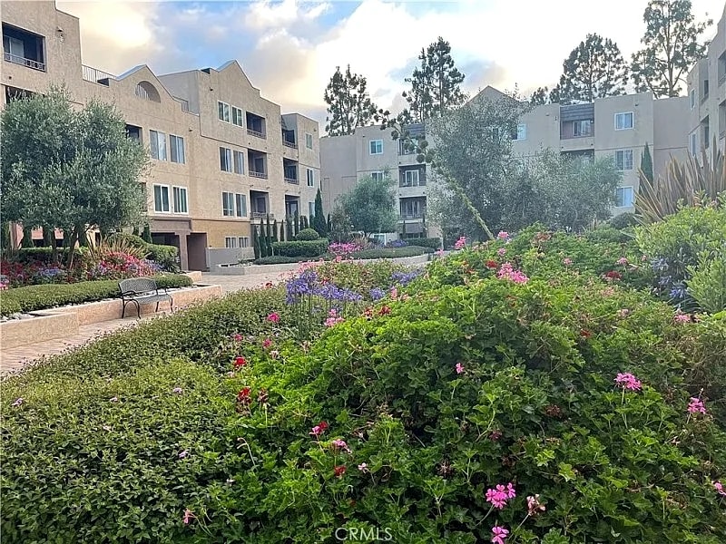 Luxurious La Jolla Centrally Located Condo with Private Balconies, Pool, Gym & Prime Location in San Diego, California, United States — photo 3