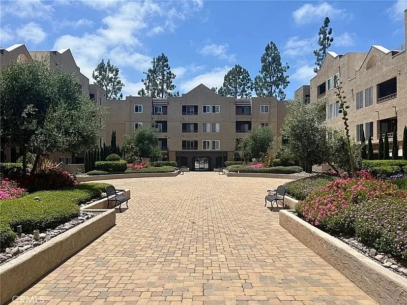 Luxurious La Jolla Centrally Located Condo with Private Balconies, Pool, Gym & Prime Location in San Diego, California, United States — photo 4