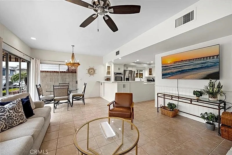 Elegant 3BR Coastal Bungalow Steps from the Bay, Premier Living on Balboa Island in Newport Beach, California, United States — photo 4