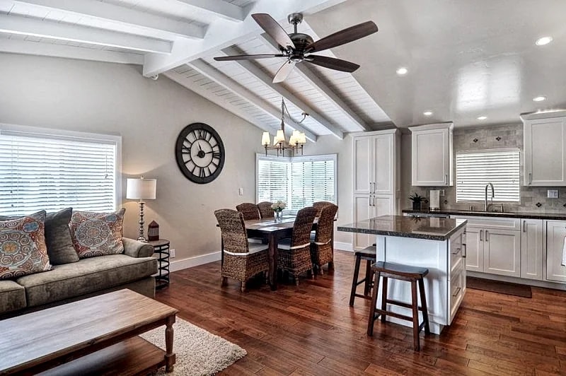 Clean & Close to Beach & Village with A/C-Loft & Garage in Newport Beach, California, United States — photo 2