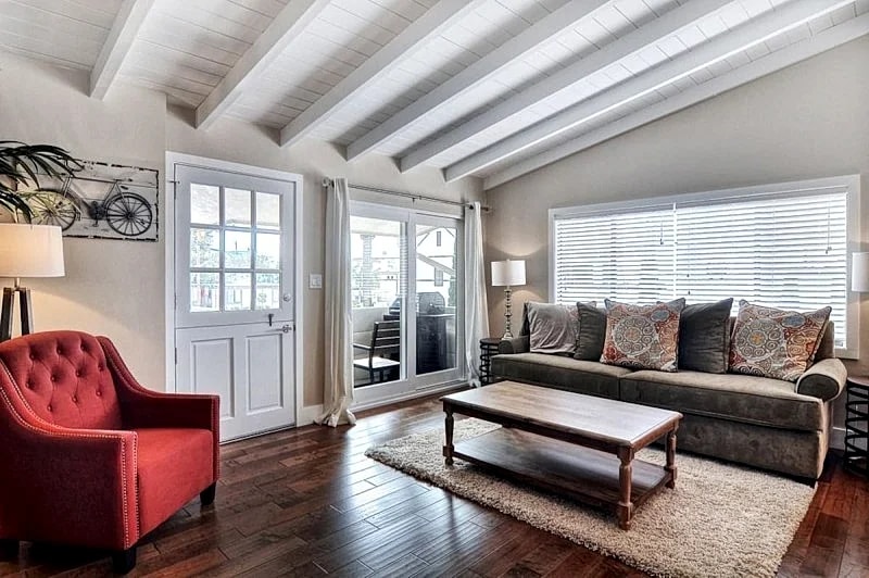 Clean & Close to Beach & Village with A/C-Loft & Garage in Newport Beach, California, United States — photo 4