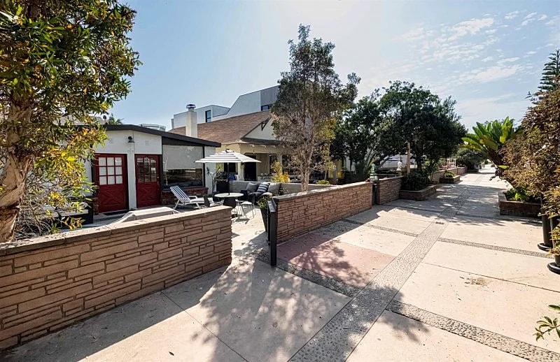 Charming Beachside 1-Bedroom Apartment on a Peaceful Walk-Street in North Hermosa in Hermosa Beach, California, United States — photo 2