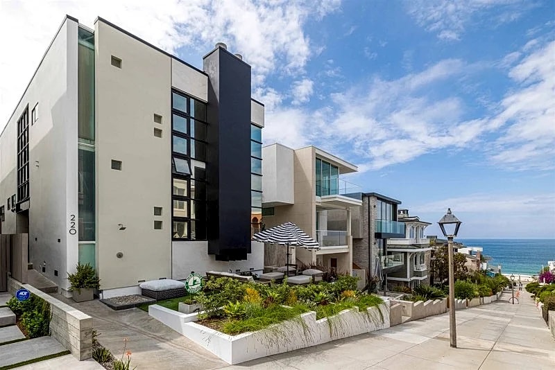Luxury Manhattan Beach Walk Street Home, Ocean Views, 4 Bedrooms & Steps to the Sand in Manhattan Beach, California, United States — photo 2