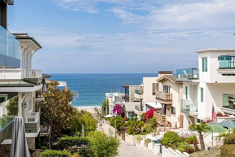 Luxury Manhattan Beach Walk Street Home, Ocean Views, 4 Bedrooms & Steps to the Sand in Manhattan Beach, California, United States — photo 4