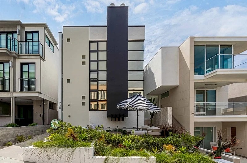 Luxury Manhattan Beach Walk Street Home, Ocean Views, 4 Bedrooms & Steps to the Sand in Manhattan Beach, California, United States — photo 3