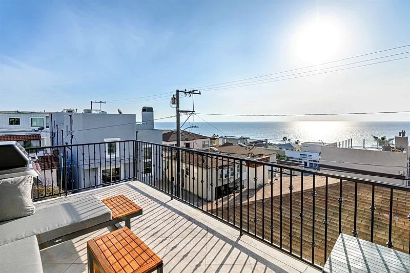Stunning Ocean View Townhome in Manhattan Beach – Your Coastal Escape Awaits! in Manhattan Beach, California, United States — photo 3