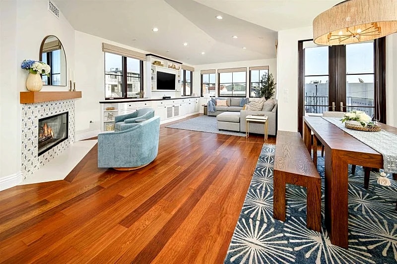 Stunning Ocean View Townhome in Manhattan Beach – Your Coastal Escape Awaits! in Manhattan Beach, California, United States — photo 2