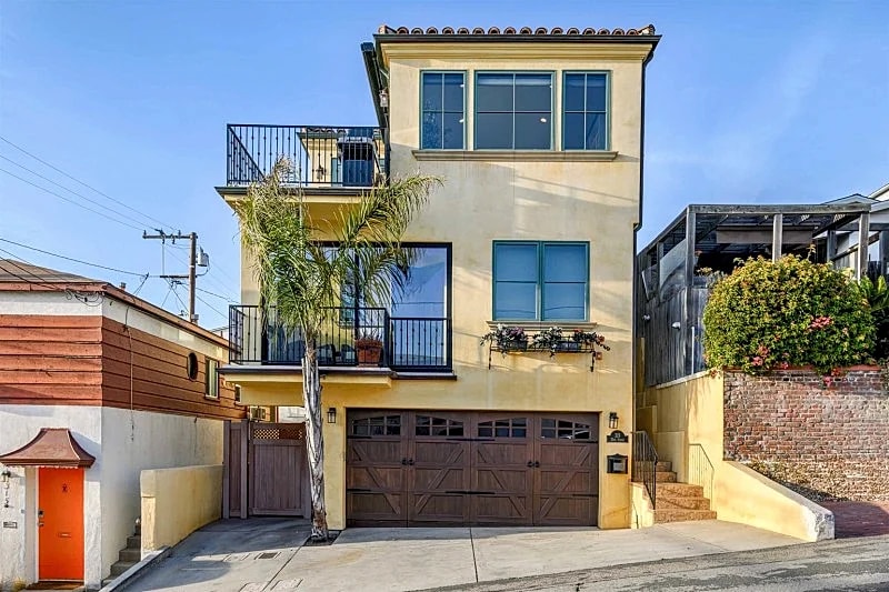 Stunning Ocean View Townhome in Manhattan Beach – Your Coastal Escape Awaits!